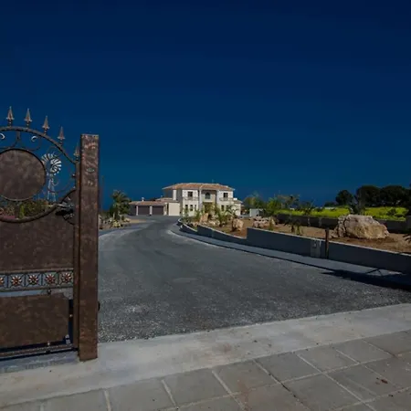 The Ultimate 5 Star Holiday In With Private Pool And Close To The Beach, 1300