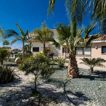 The Ultimate 5 Star Holiday In With Private Pool And Close To The Beach, 1300 *