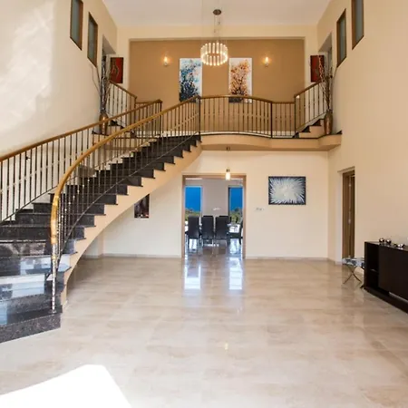 The Ultimate 5 Star Holiday In With Private Pool And Close To The Beach, 1300 *