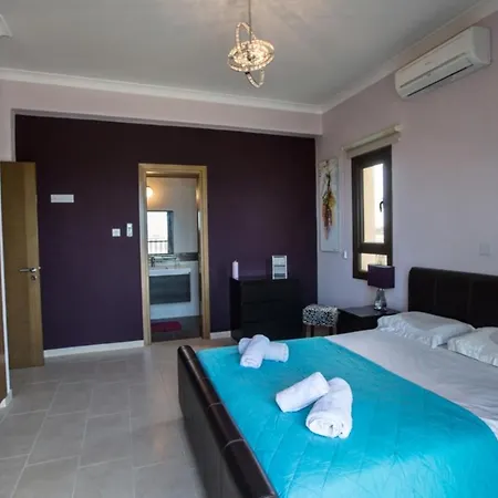 The Ultimate 5 Star Holiday In With Private Pool And Close To The Beach, 1300 * Protarász