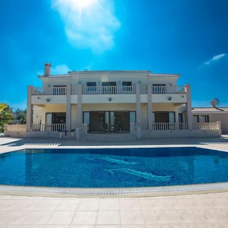 The Ultimate 5 Star Holiday In With Private Pool And Close To The Beach, 1300 Villa