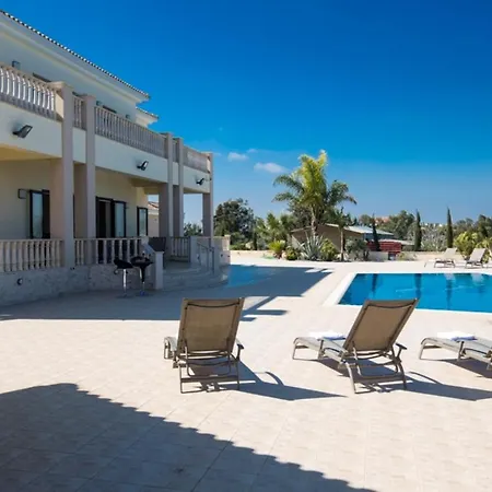 Villa The Ultimate 5 Star Holiday In With Private Pool And Close To The Beach, 1300 Protarász