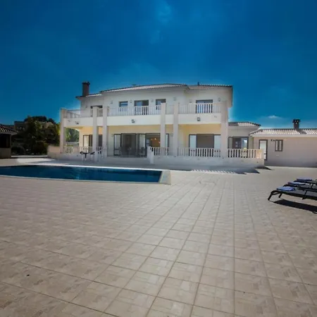 The Ultimate 5 Star Holiday In With Private Pool And Close To The Beach, 1300 * Protarász